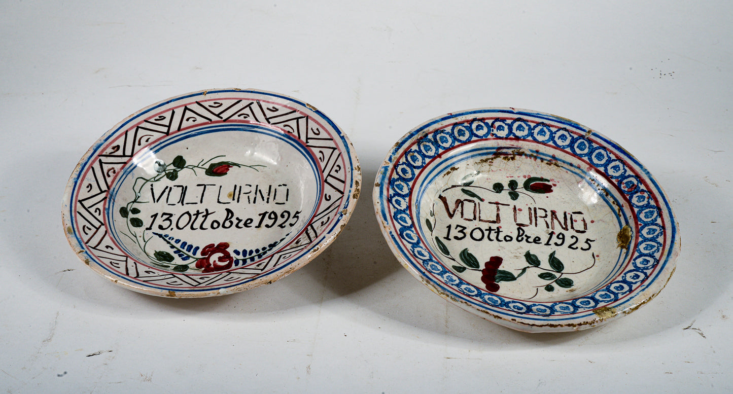 Coppia di piatti in terracotta con scritta Volturno 13 ottobre 1925