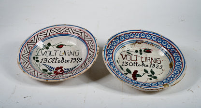 Coppia di piatti in terracotta con scritta Volturno 13 ottobre 1925