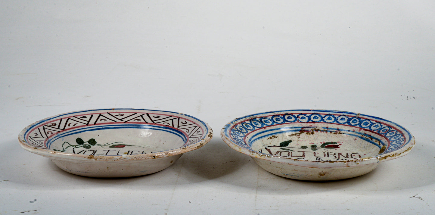Coppia di piatti in terracotta con scritta Volturno 13 ottobre 1925