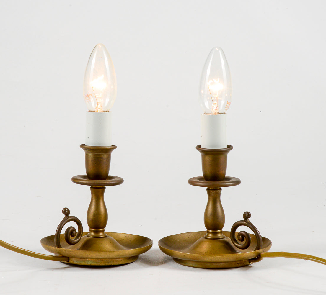 Coppia piccole bugie lampade da tavolo in ottone porta candele elettrificate funzionanti