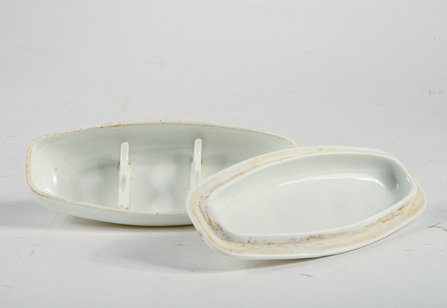 scatola ceramica firmata ginori corta posate bianca con coperchio