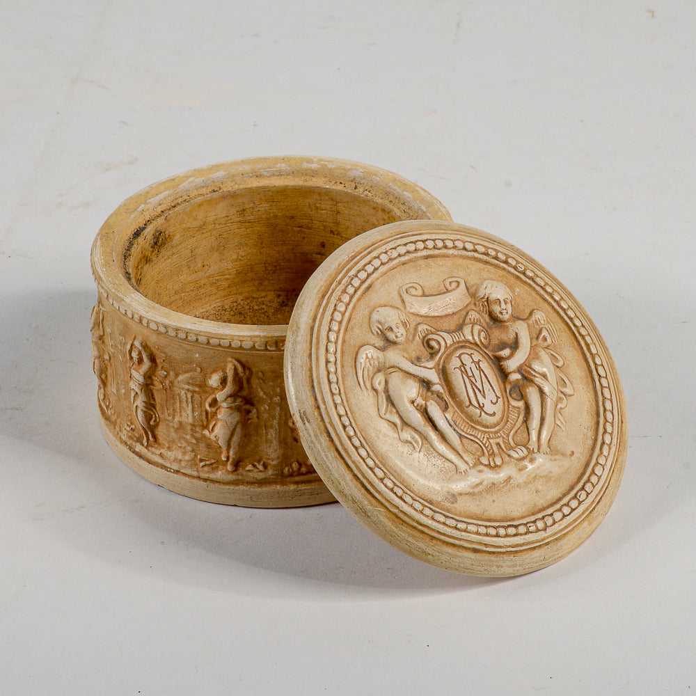 Scatola in ceramica con inscrizione fm manifattura di signa 1733