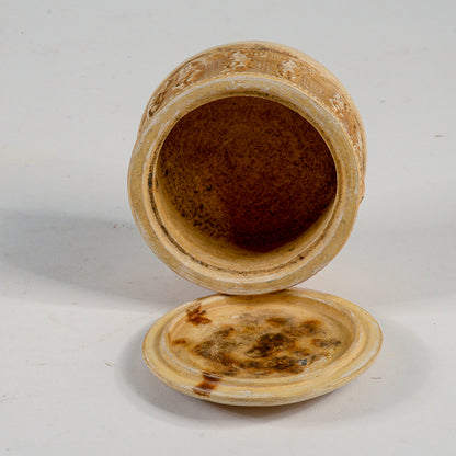Scatola in ceramica con inscrizione fm manifattura di signa 1733