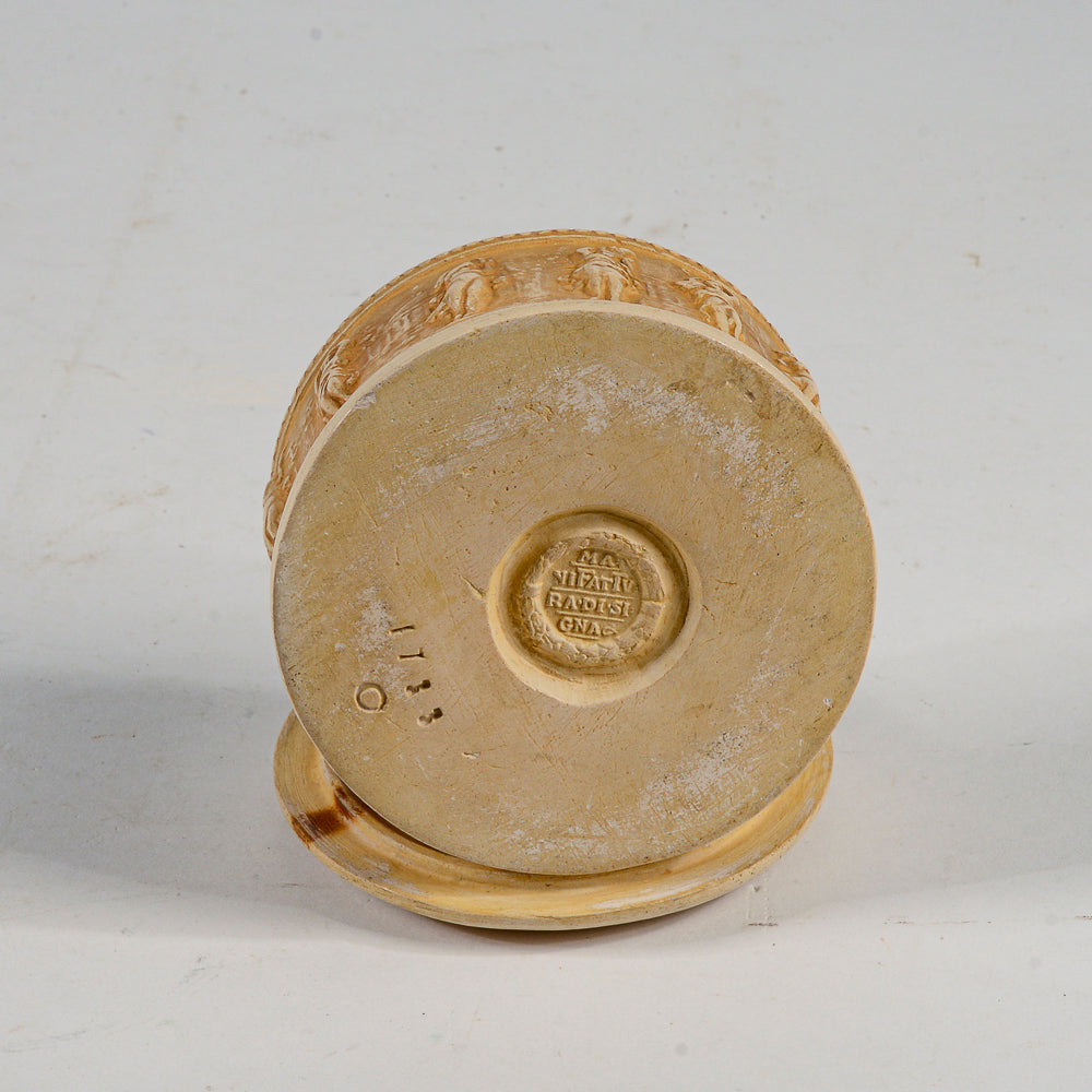 Scatola in ceramica con inscrizione fm manifattura di signa 1733