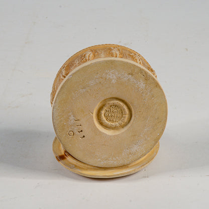 Scatola in ceramica con inscrizione fm manifattura di signa 1733