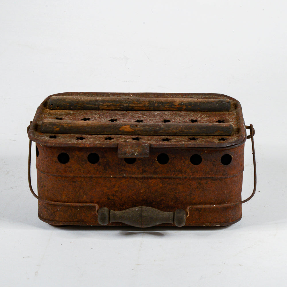 Scaldaletto scaldino in metallo traforato Italia prima metà del 1900