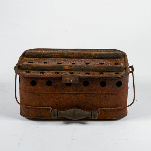 Scaldaletto scaldino in metallo traforato Italia prima metà del 1900