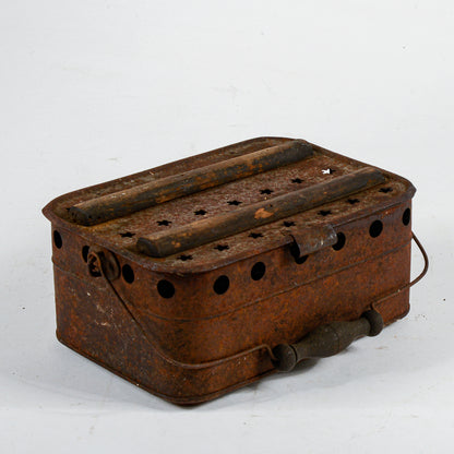 Scaldaletto scaldino in metallo traforato Italia prima metà del 1900