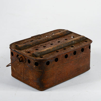 Scaldaletto scaldino in metallo traforato Italia prima metà del 1900