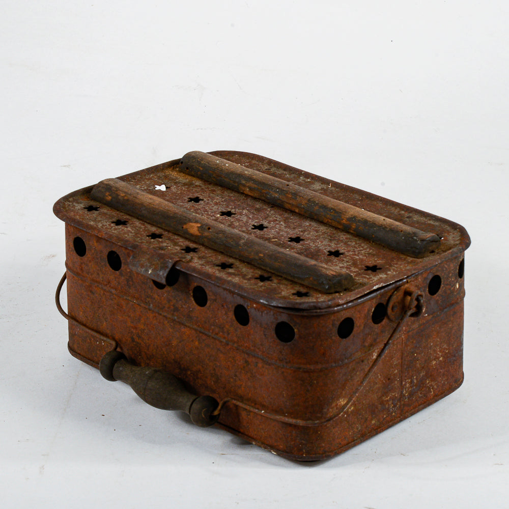 Scaldaletto scaldino in metallo traforato Italia prima metà del 1900