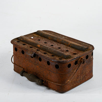 Scaldaletto scaldino in metallo traforato Italia prima metà del 1900
