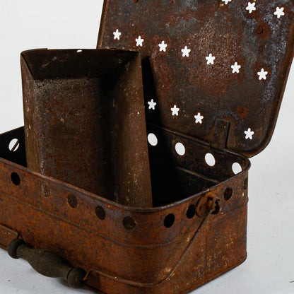 Scaldaletto scaldino in metallo traforato Italia prima metà del 1900