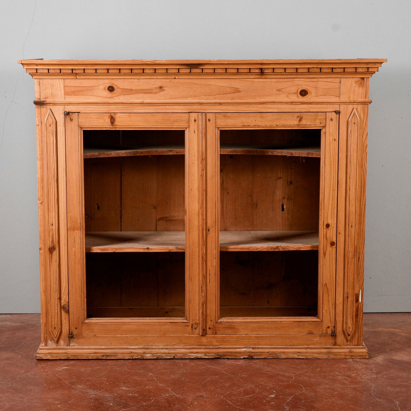 Credenza parte sopra in abete Italia fine XIX secolo