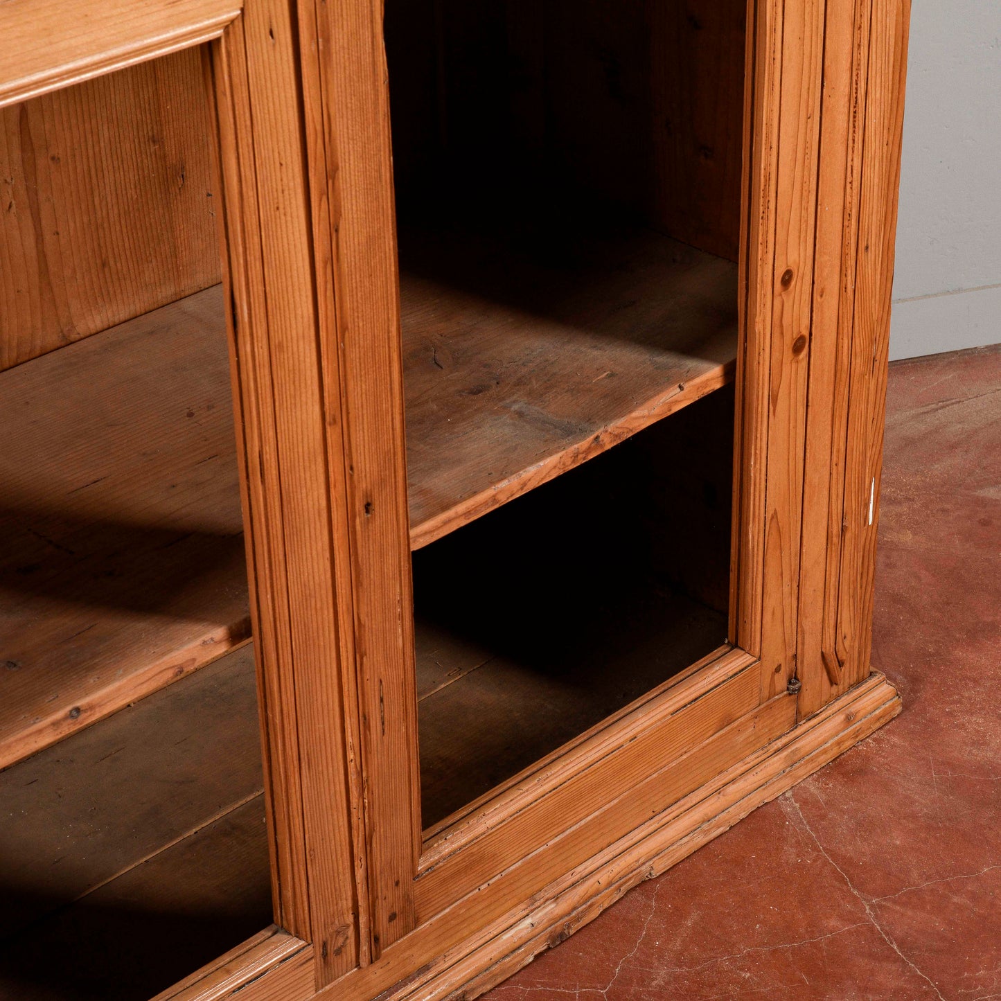 Credenza parte sopra in abete Italia fine XIX secolo