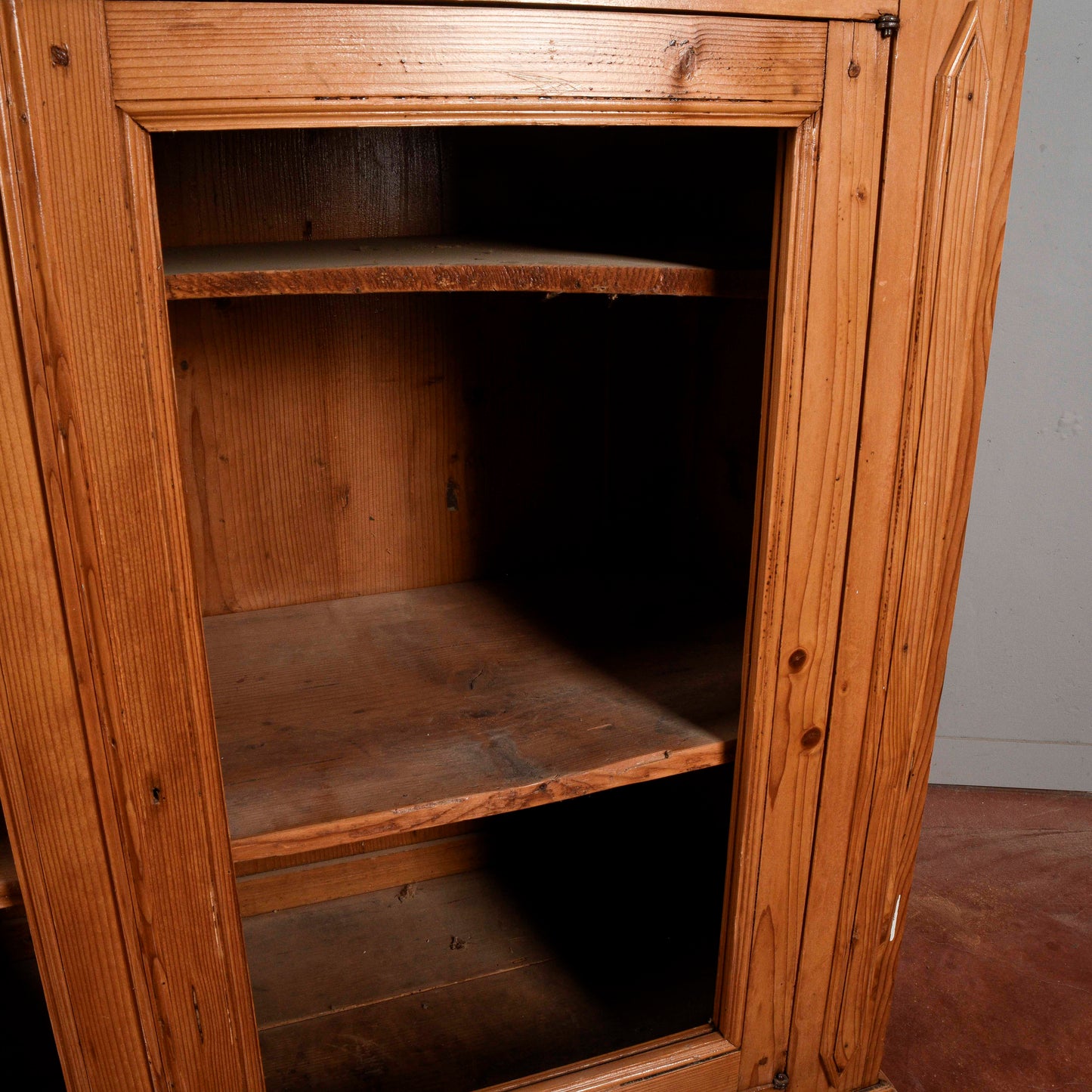 Credenza parte sopra in abete Italia fine XIX secolo