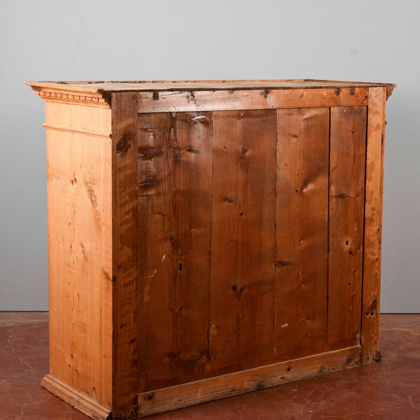 Credenza parte sopra in abete Italia fine XIX secolo