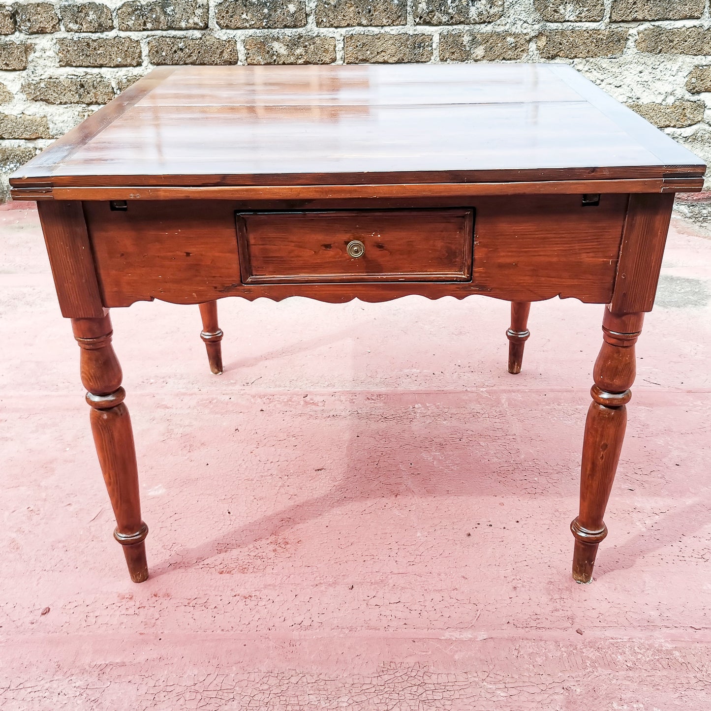 Tavolo allungabile a tiro in legno di abete massello Italia epoca 800