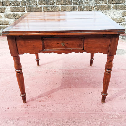 Tavolo allungabile a tiro in legno di abete massello Italia epoca 800
