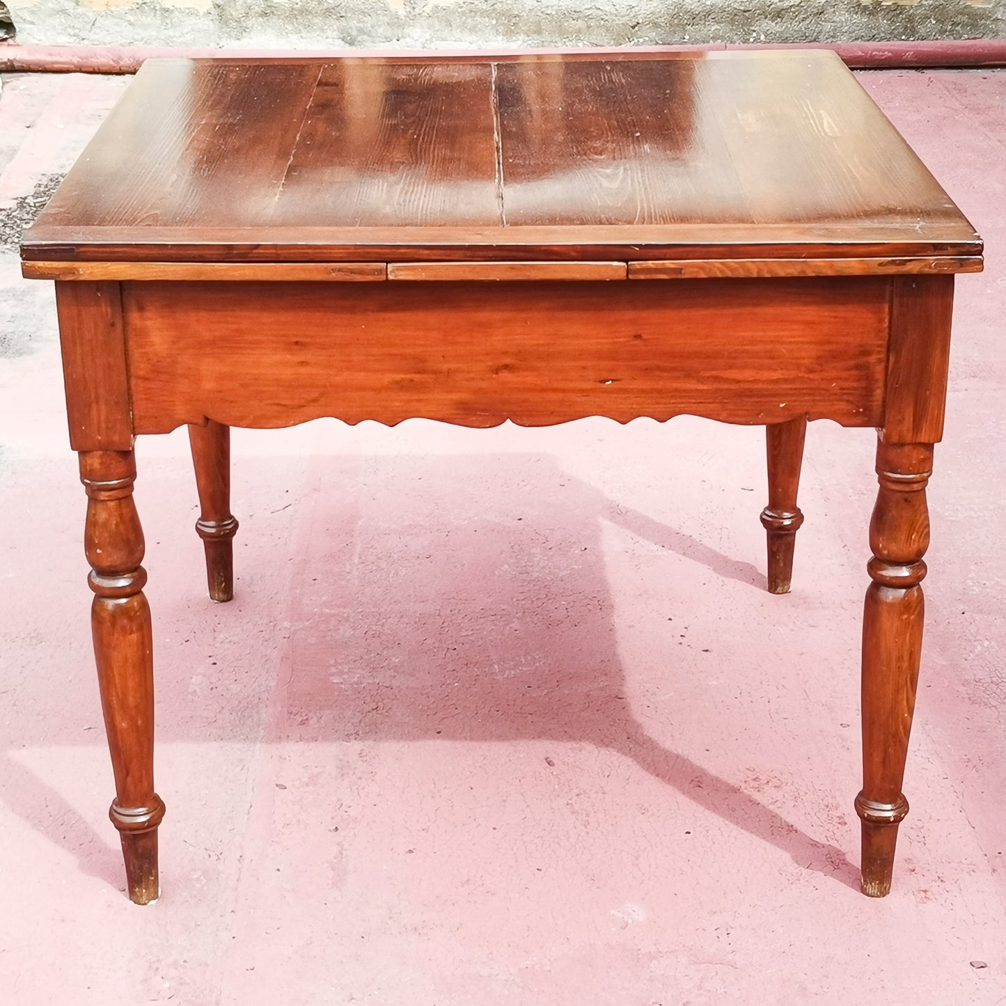 Tavolo allungabile a tiro in legno di abete massello Italia epoca 800