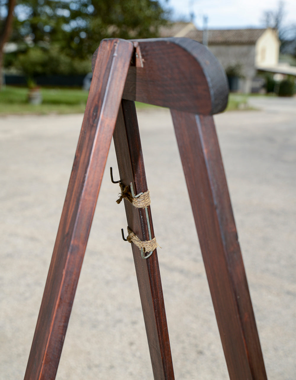 Cavalletto da pittore per quadri in legno senza perni Italia epoca primo 900