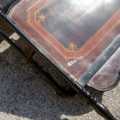 Letto singolo  in ferro e lamiera  dipinta con effetto finto legno Italia epoca primo 900 Liberty