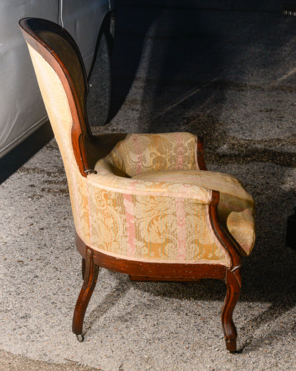 Poltrona in noce epoca Luigi Filippo con seduta realizzata per nascondere comoda bagno wc in legno meta 800