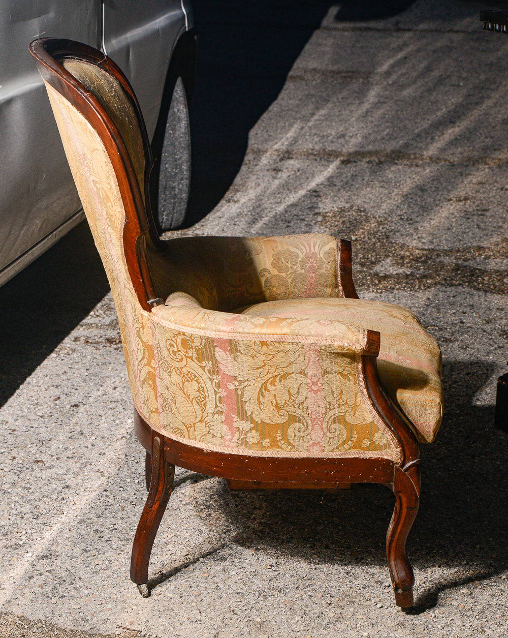 Poltrona in noce epoca Luigi Filippo con seduta realizzata per nascondere comoda bagno wc in legno meta 800