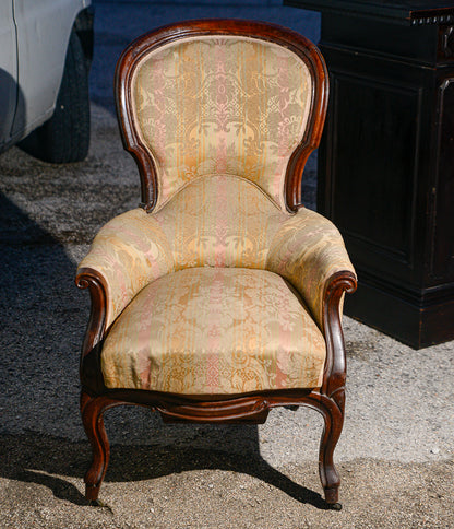 Poltrona in noce epoca Luigi Filippo con seduta realizzata per nascondere comoda bagno wc in legno meta 800