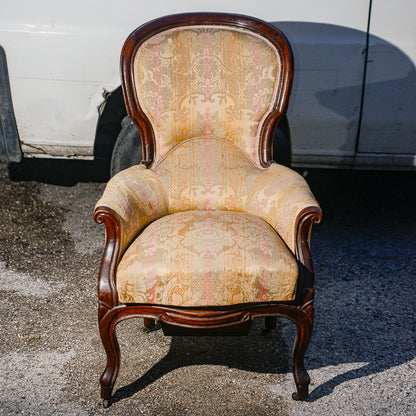 Poltrona in noce epoca Luigi Filippo con seduta realizzata per nascondere comoda bagno wc in legno meta 800