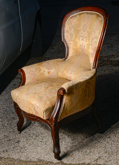 Poltrona in noce epoca Luigi Filippo con seduta realizzata per nascondere comoda bagno wc in legno meta 800