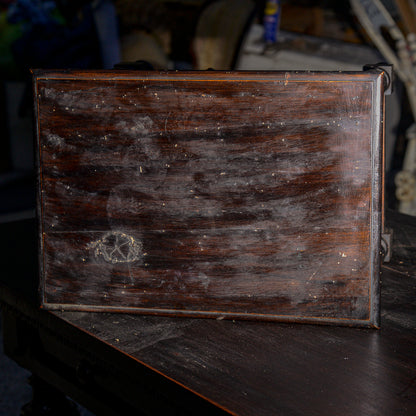 Tavolino basso in legno tinto ebano con cassetto e piedi torniti Italia 1930