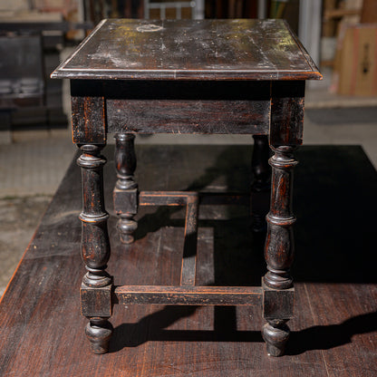 Tavolino basso in legno tinto ebano con cassetto e piedi torniti Italia 1930