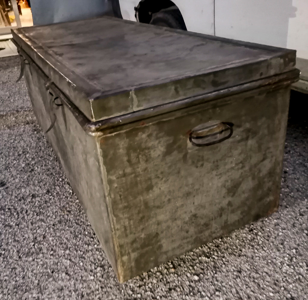 Baule in ferro  cassa conteiner da viaggio epoca fine 800
