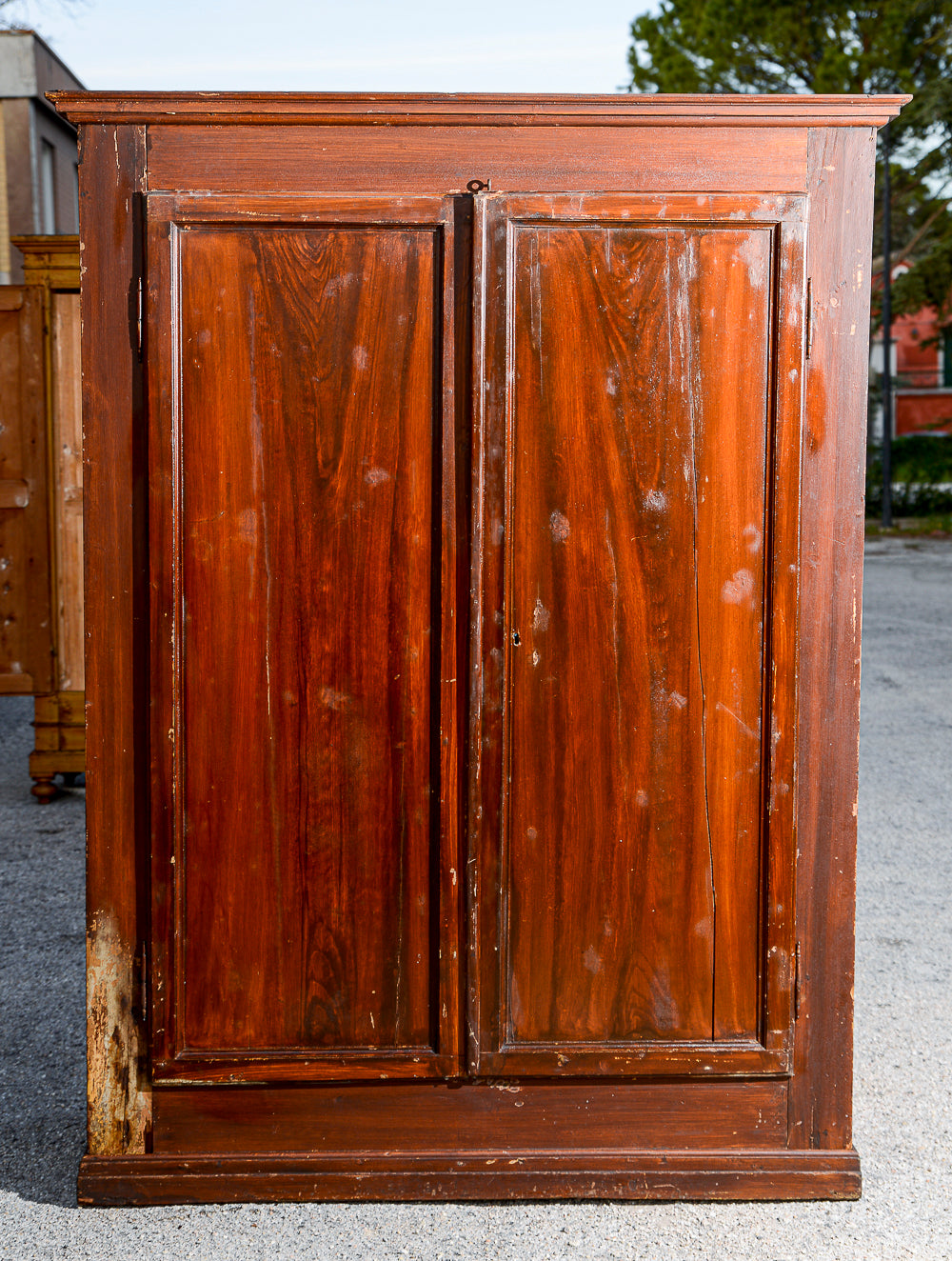 Armadio a due ante laccato epoca 800 legno abete senza schiena