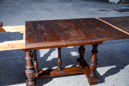 Tavolo liberty  in noce allungabile epoca primo 900