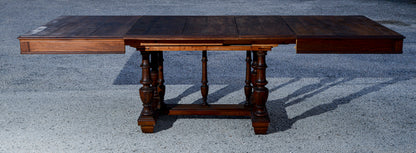 Tavolo liberty  in noce allungabile epoca primo 900