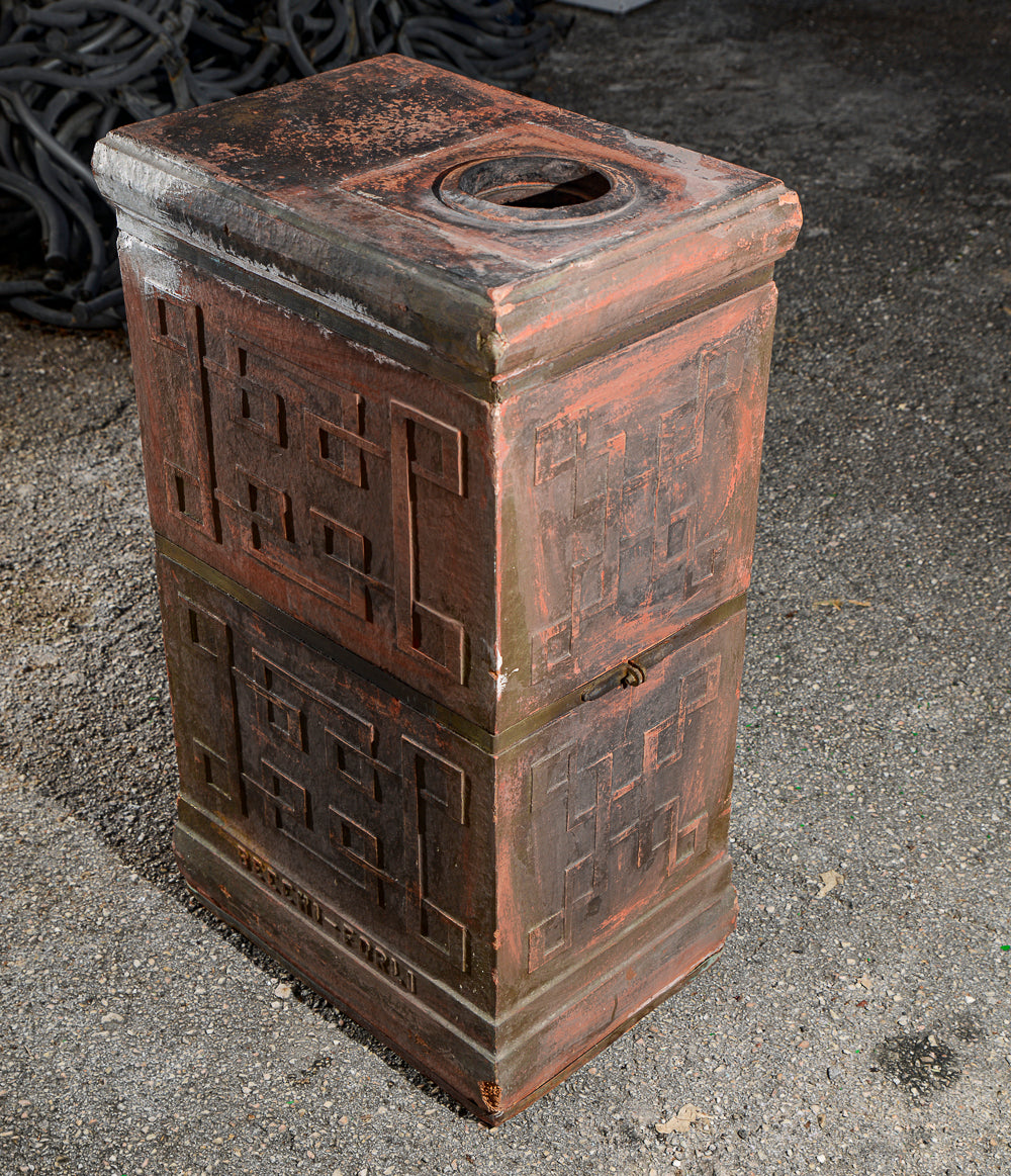 Stufa in terracotta marcata Becchi Forli Italia epoca Liberty