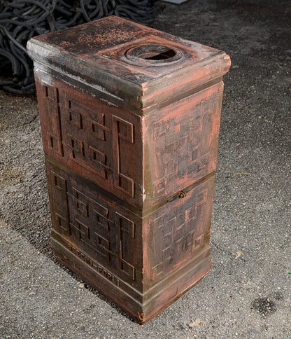 Stufa in terracotta marcata Becchi Forli Italia epoca Liberty