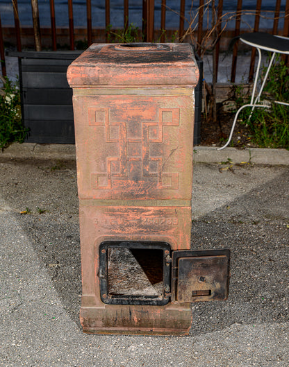 Stufa in terracotta marcata Becchi Forli Italia epoca Liberty