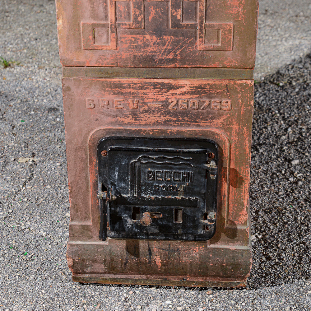 Stufa in terracotta marcata Becchi Forli Italia epoca Liberty