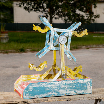 Giostrina in legno con meccanismo a catena in legno laccato epoca 900