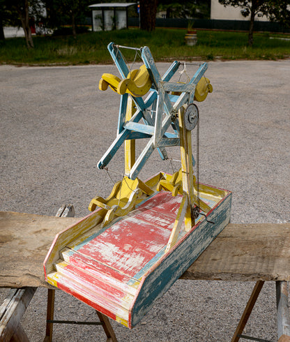 Giostrina in legno con meccanismo a catena in legno laccato epoca 900