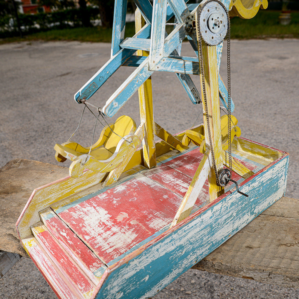 Giostrina in legno con meccanismo a catena in legno laccato epoca 900