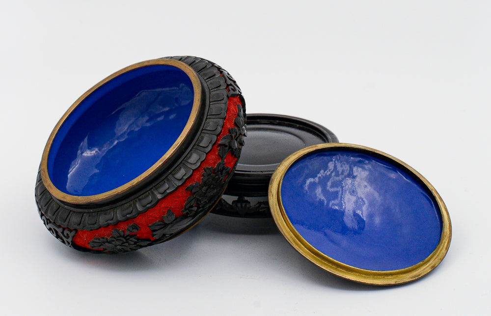 Vaso cloisonnet  in metallo smaltato e decori esterni rosso e nero base in legno Cina  1980