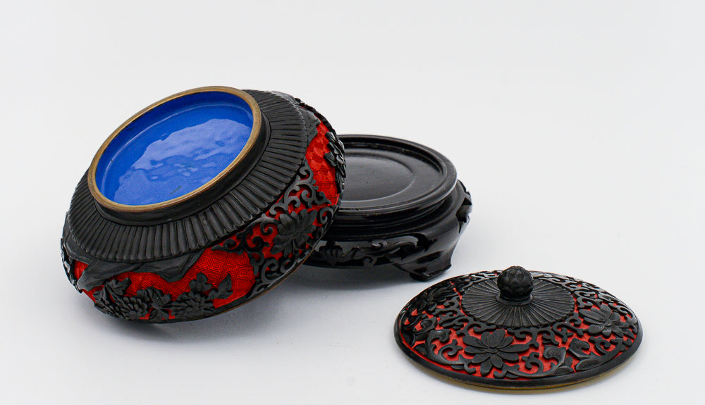 Vaso cloisonnet  in metallo smaltato e decori esterni rosso e nero base in legno Cina  1980