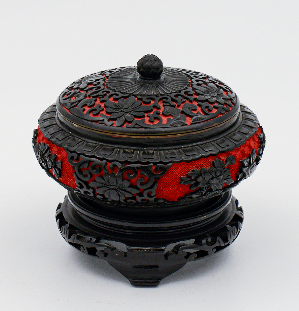 Vaso cloisonnet  in metallo smaltato e decori esterni rosso e nero base in legno Cina  1980