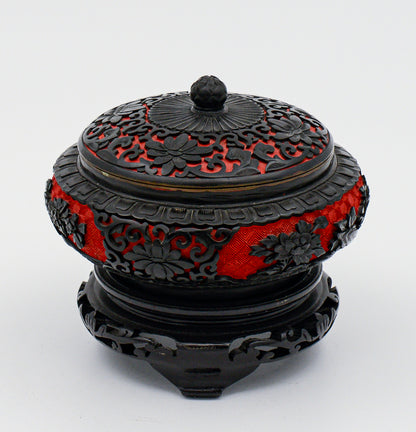 Vaso cloisonnet  in metallo smaltato e decori esterni rosso e nero base in legno Cina  1980