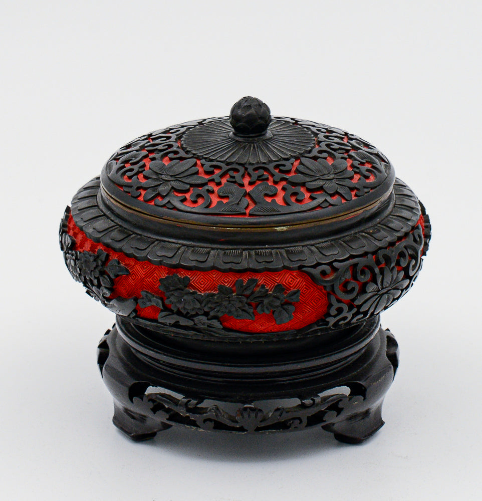 Vaso cloisonnet  in metallo smaltato e decori esterni rosso e nero base in legno Cina  1980