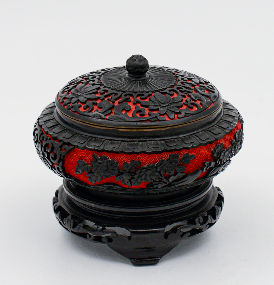 Vaso cloisonnet  in metallo smaltato e decori esterni rosso e nero base in legno Cina  1980