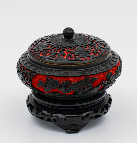 Vaso cloisonnet  in metallo smaltato e decori esterni rosso e nero base in legno Cina  1980
